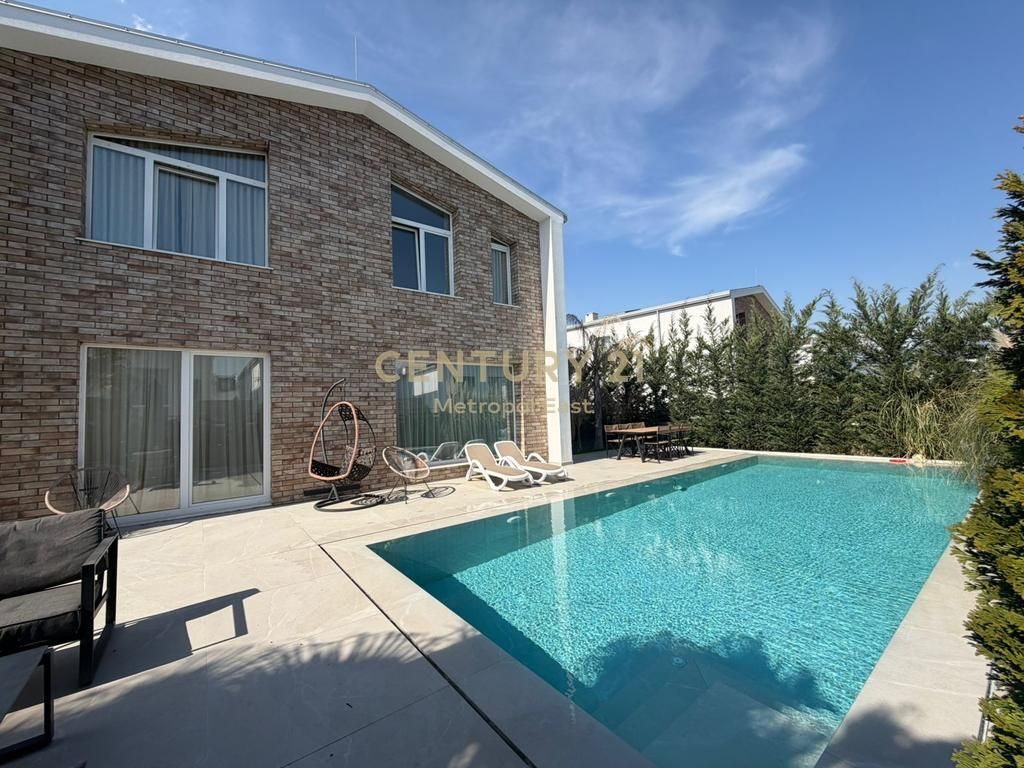 Luxurious villa for rent near Teg