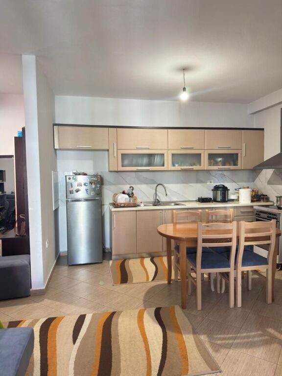 Shitet Apartament 2+1 në Yzberisht