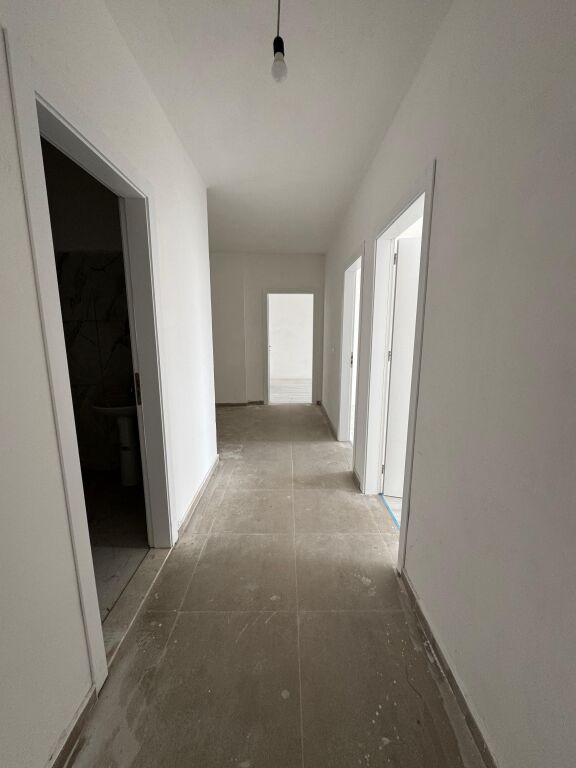 Shitet Apartament 3+1+2+2 Ujsjellsi