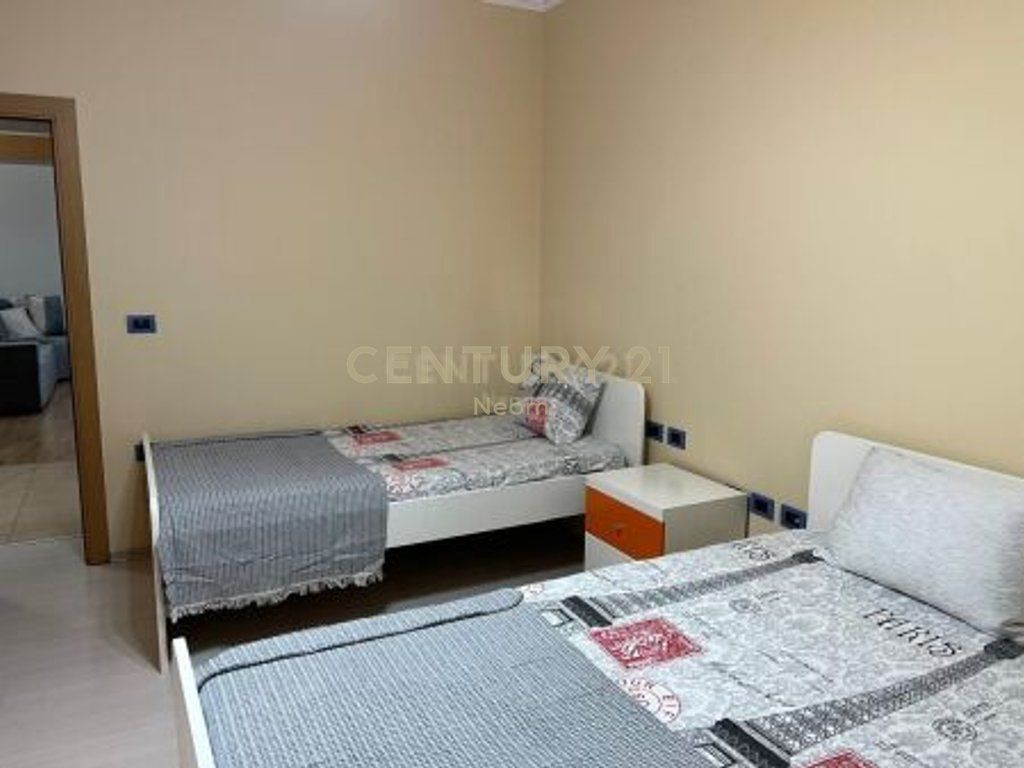 Jepet me qira apartament 2+1 në zonën e Komunës së Parisit, pranë rrugës Merdar Shtylla