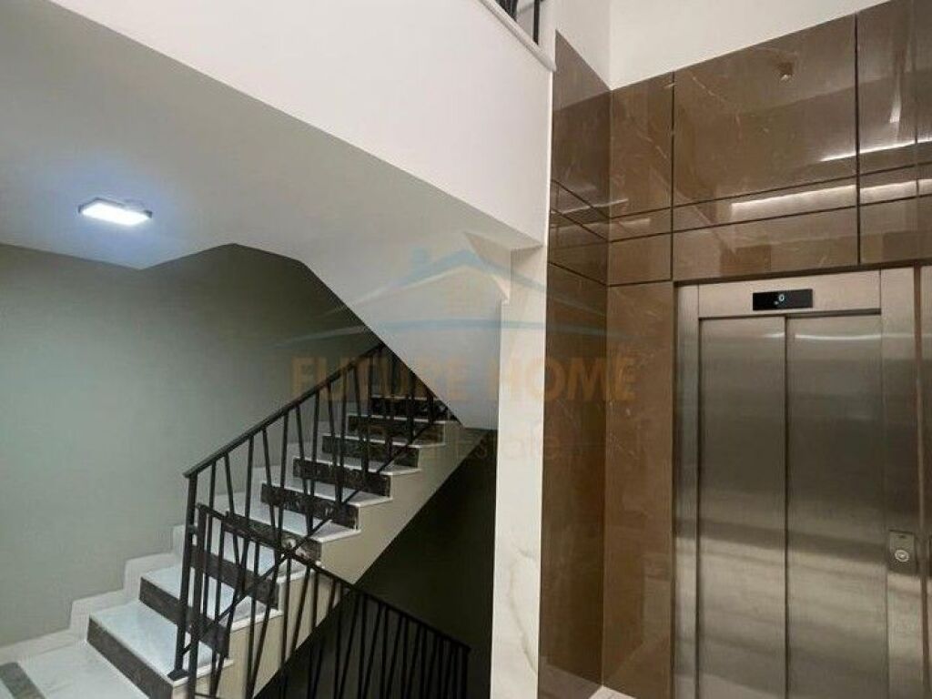 In vendita, Appartamento 1+1, Via Dervish Hekali, Scuola Rossa, Tirana