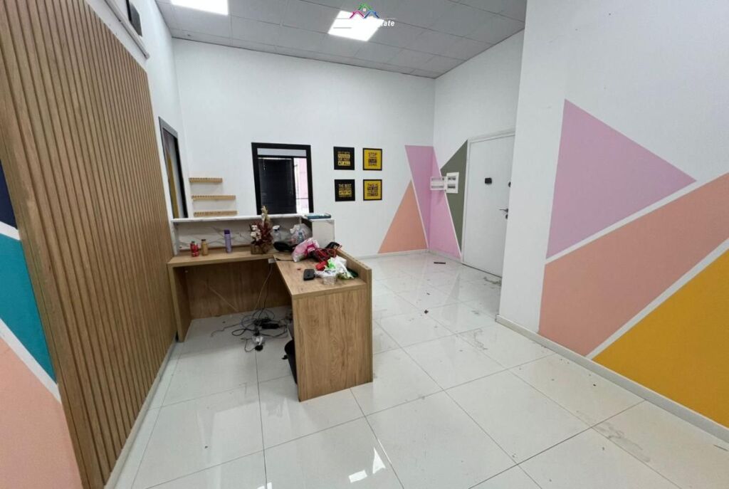 Zyre Me Qera Tek Farmacia 10 (ID BZ2881) Tirane