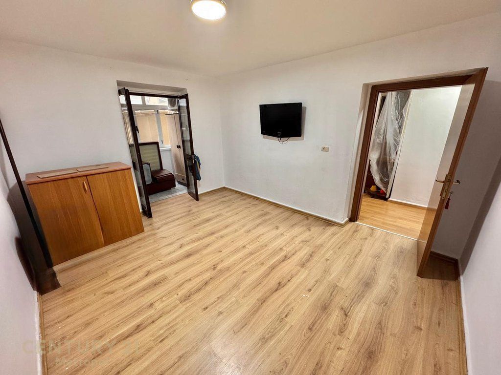 LOCALE PER UFFICI IN AFFITTO IN VIA ELBASAN 7 XHUXHAT