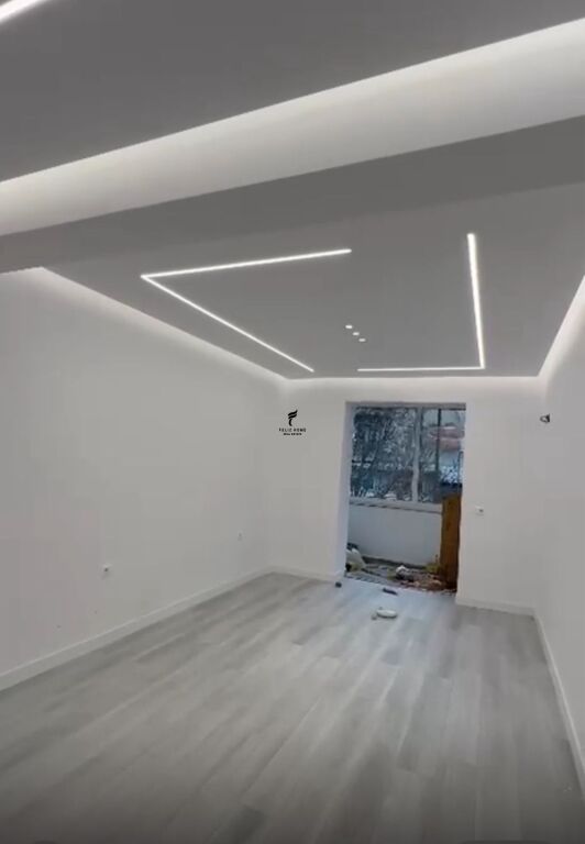 ZYRE ME QERA 80 M2 RRUGA E BARRIKADAVE 1.200 EURO FH-64965