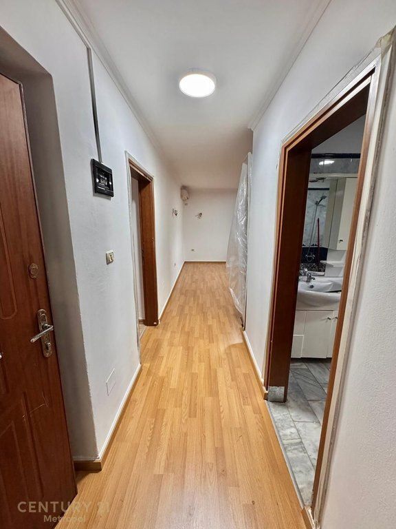 LOCALE PER UFFICI IN AFFITTO IN VIA ELBASAN 7 XHUXHAT