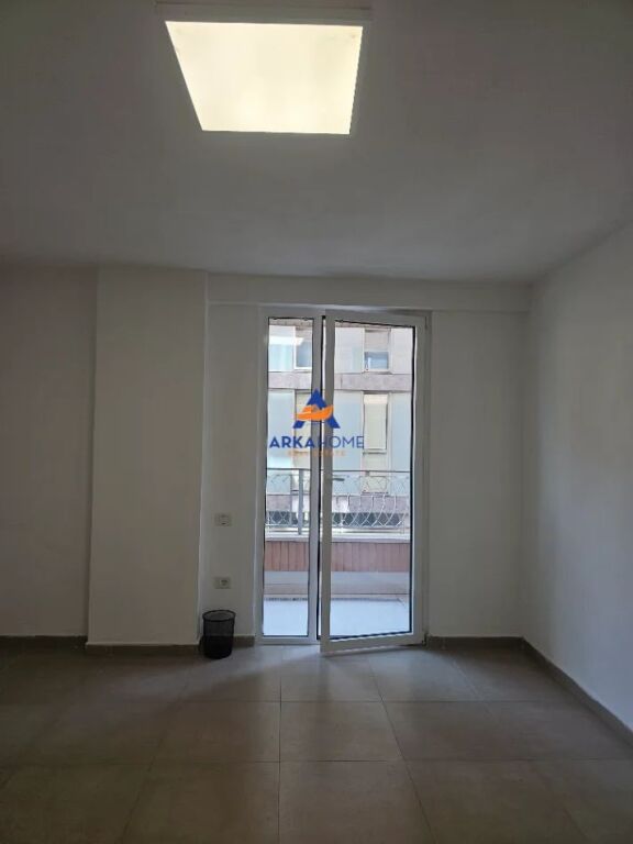 UFFICIO IN AFFITTO 74M2 "VIA THEMISTOKLI GERMENJI, CENTRO" 1200 EURO