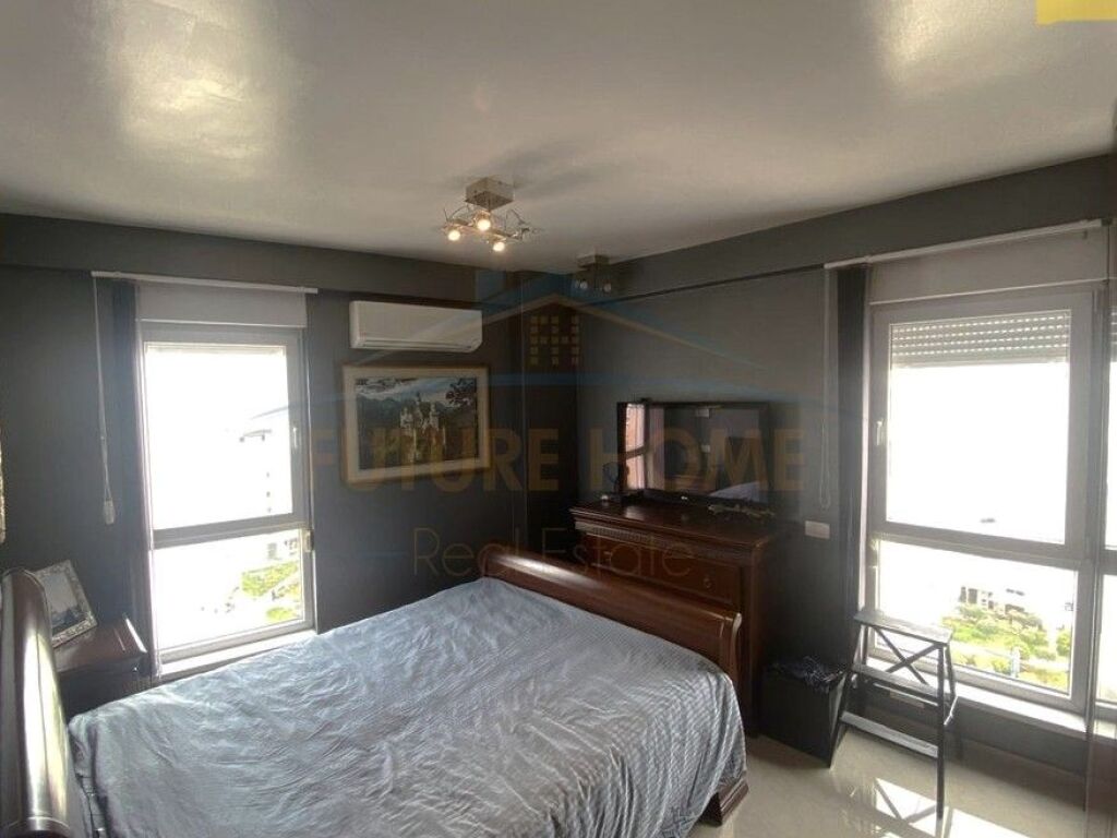 Shitet, Apartament 3+1, Kompleksi "Kontakt", 21 Dhjetori