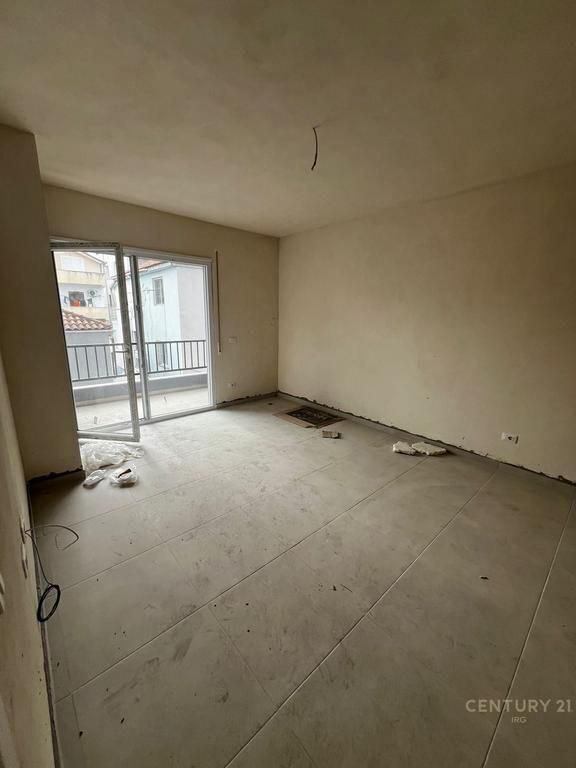 APARTAMENT 2+1 PER SHITJE / 5 MAJ