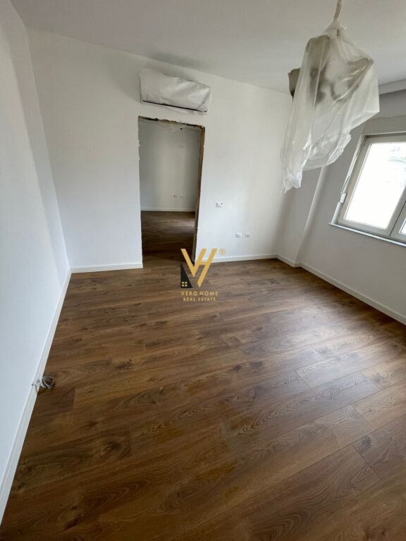 OFFICE 67 M2 FOR RENT AT AIR ALBANIA 1,000 EURO
