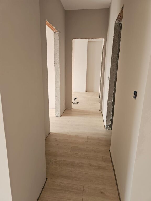 UFFICIO IN AFFITTO 86 M2 COMUNE DI PARIGI 80.000 LEKE FH-64881