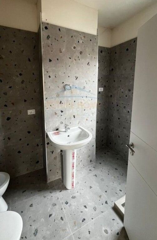 For sale, Apartment 2+1+2, 5 Maji, Tirane