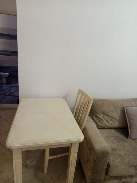 APPARTAMENTO 1+1. 28000 LEKE.VIA 5 MAGGIO.STANZA BAR