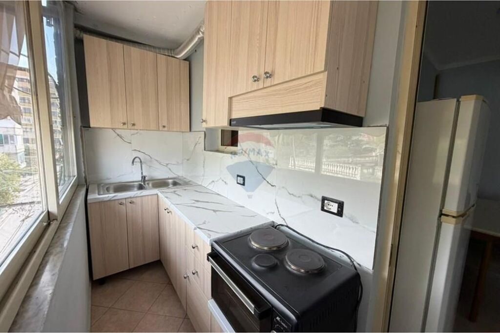 Tiranë  Apartament 1+1 Me Qira tek Ambasada Amerikane