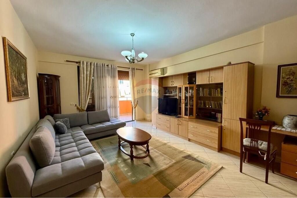 Apartament 1+1 me qera Komuna e Parisit