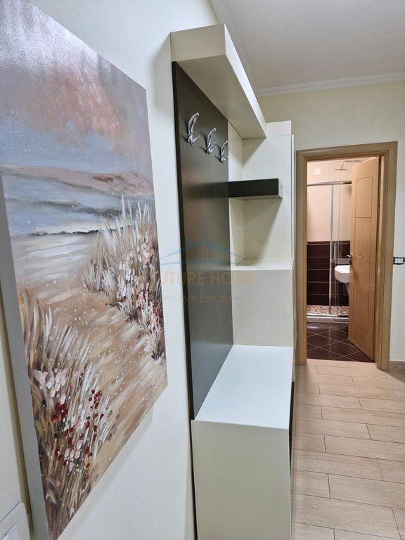 Shitet, Apartament 3+1+2, Porcelan, Tiranë