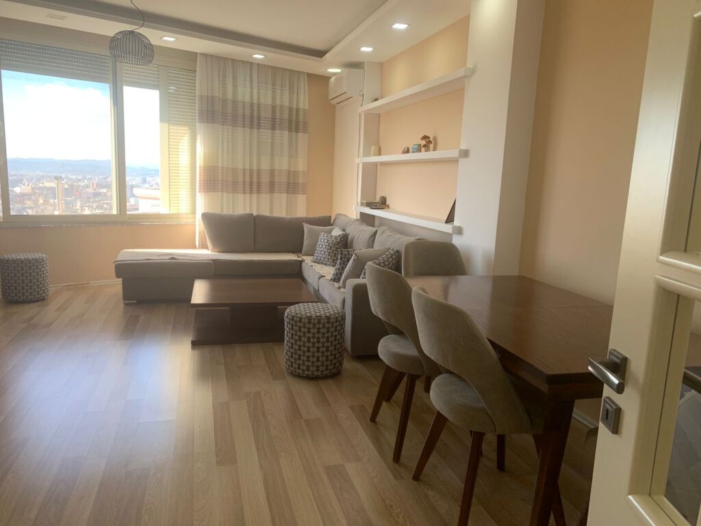 jepet me qera apartament 2+1+Ballkon Kati 2, 130 m² 450 € (FRESKU)