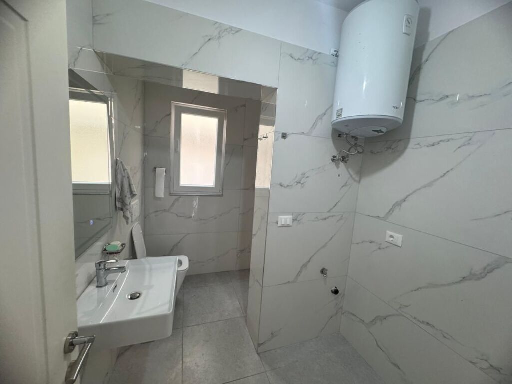 Appartamento in affitto 1+1+ balcone nella zona di Selita e Vogël !