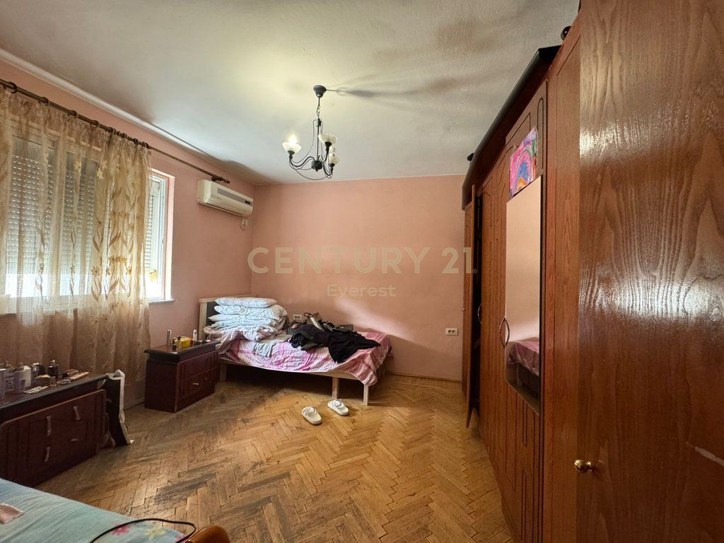 SELVIA, APARTAMENT 1+1 PER QIRA