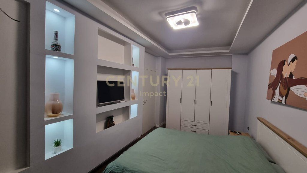 JEPET APARTAMENT 2+1 ME QIRA TEK RESTORANT DURRESI