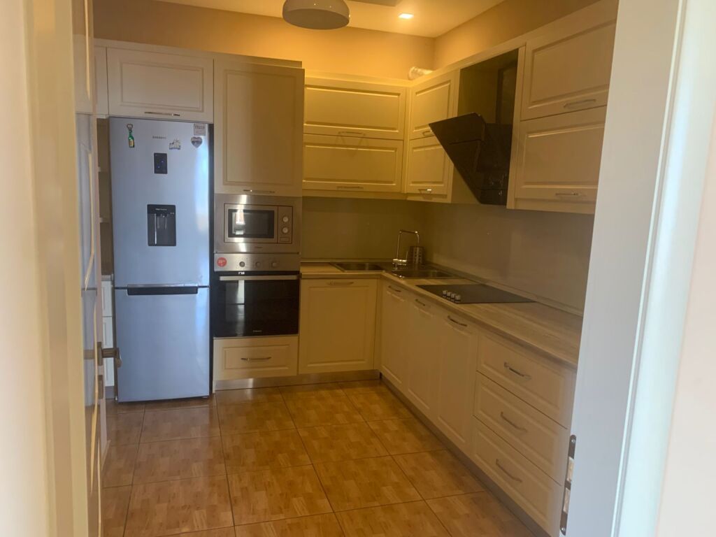 jepet me qera apartament 2+1+Ballkon Kati 2, 130 m² 450 € (FRESKU)