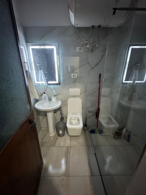 Jepet me qera apartament 1+1  i ri tek Materniteti i Ri tre minuta nga Brryli!