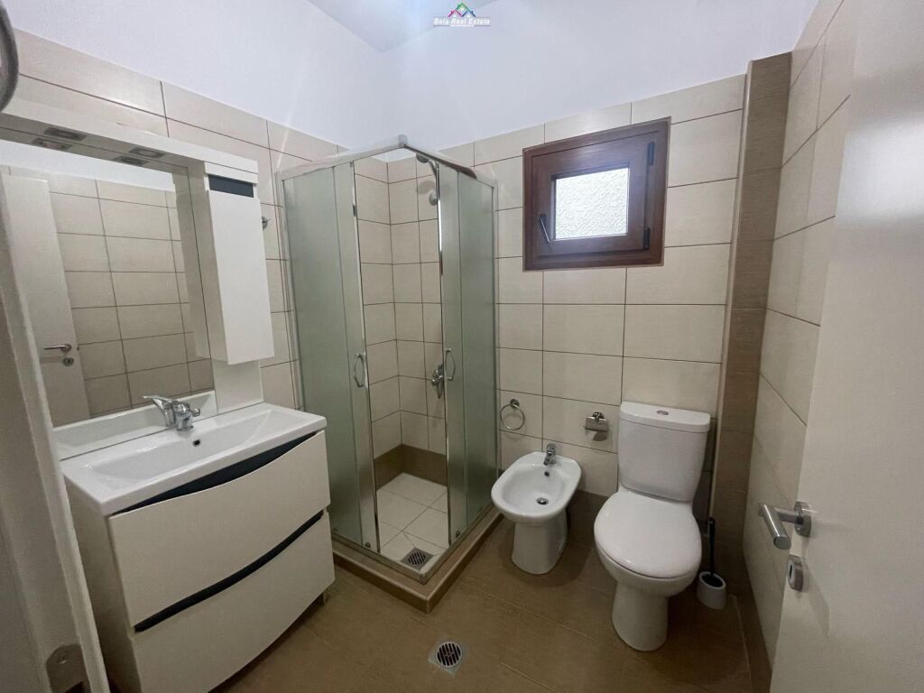 Piano Villetta/ Duplex in Affitto a Ali Demi (ID BV22392) Tirana