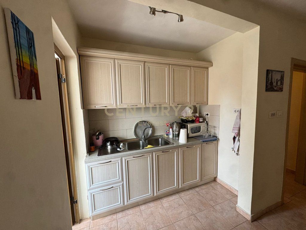 SELVIA, APARTAMENT 1+1 PER QIRA