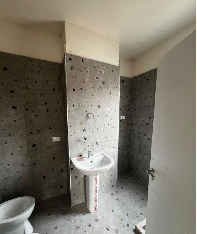 APARTAMENT 2+1 PER SHITJE / 5 MAJ