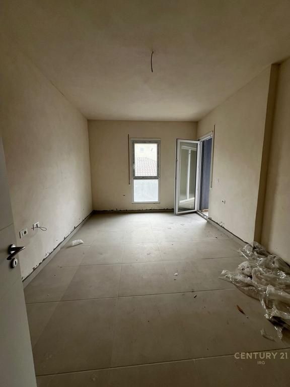APARTAMENT 2+1 PER SHITJE / 5 MAJ