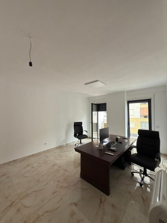 Appartamento 2+1 per ufficio Rrg Karl Gega