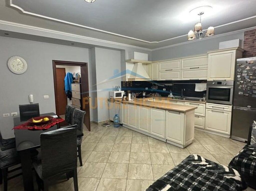 Vendita, Appartamento 2+1, Fresk, Tirana.