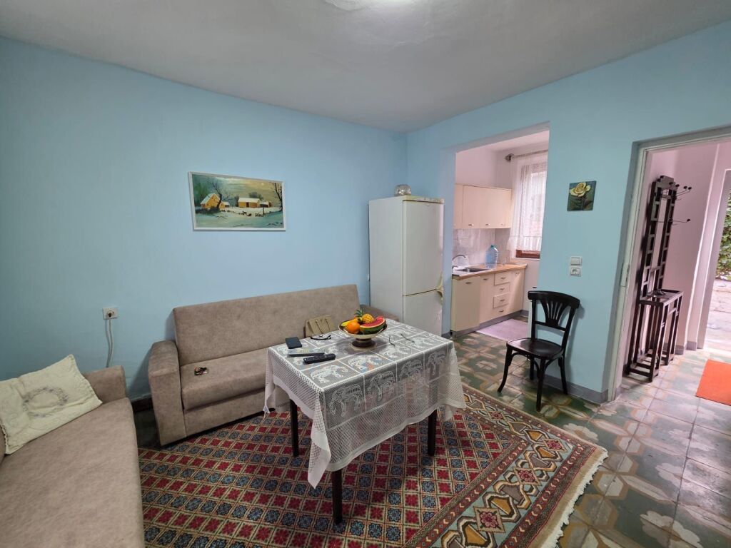 Affittasi Villa di 1 Piano con Cortile – Centro, vicino a Kafe Flora !