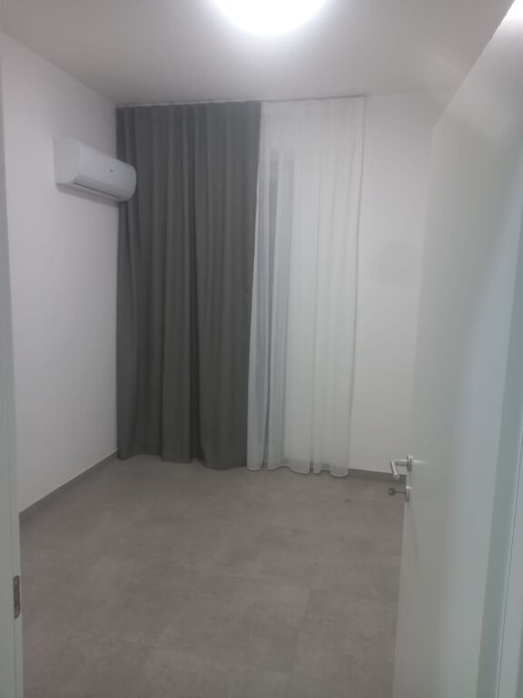 Jepen me qera 2 apartamente me qera 2+1 - 📍 5 Maj, prane pallateve te bashkise