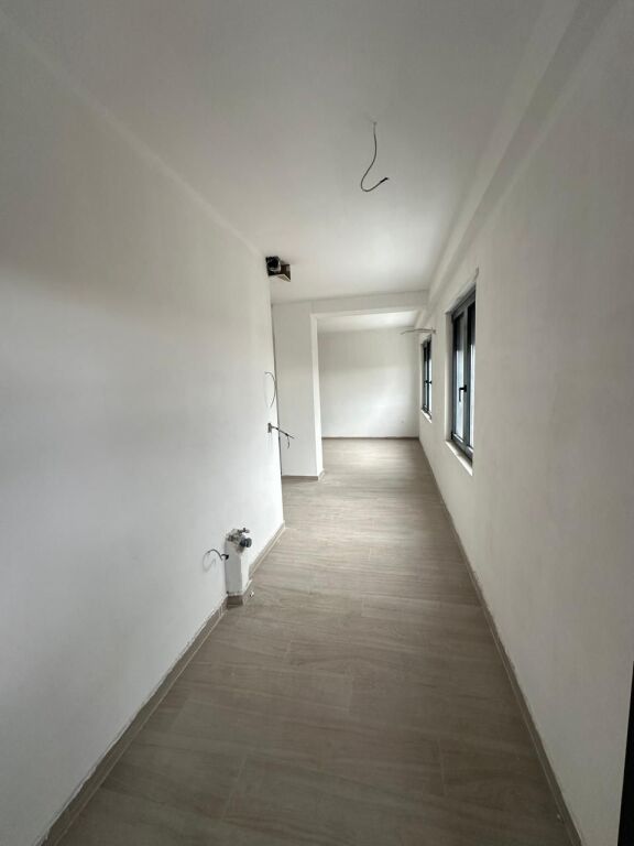 Apartament 1+1 per shitje prane Pazarit te ri , Tirane