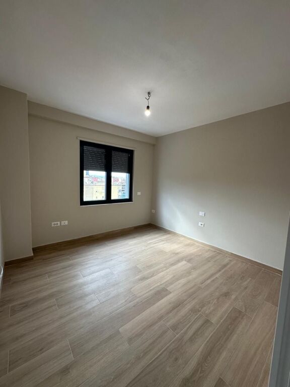 Apartament i ri 2+1 ne shitje te Rruga Hoxha Tasim, Pazar i ri