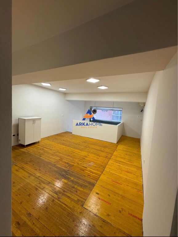 LOCALE UFFICIO IN AFFITTO +POSTO AUTO "IN VIA ELBASAN" 60000 LEKE