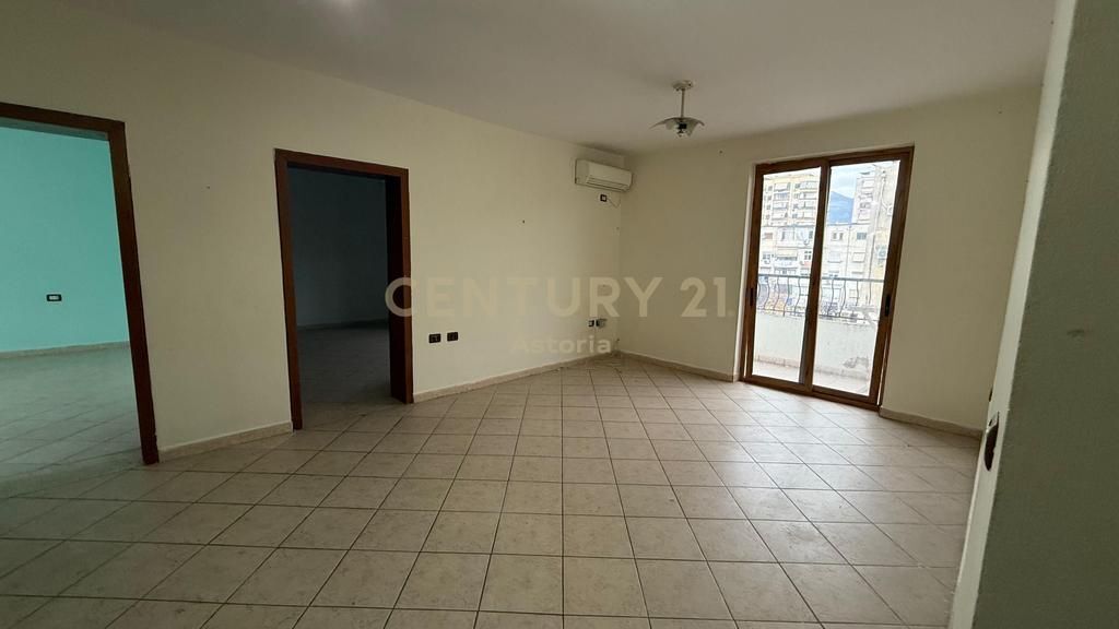 SHITET APARTAMENT 2+1+2 TE 21 DHJETORI