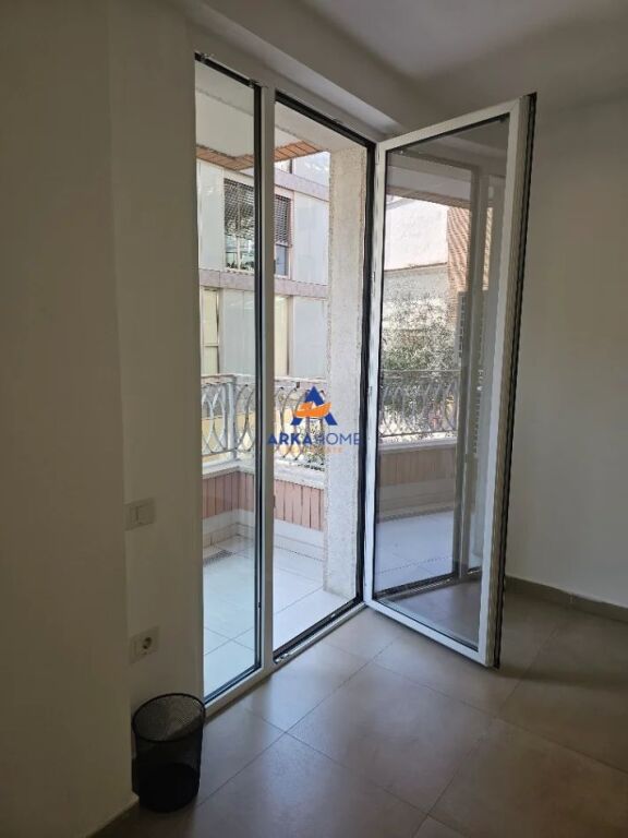 UFFICIO IN AFFITTO 74M2 "VIA THEMISTOKLI GERMENJI, CENTRO" 1200 EURO