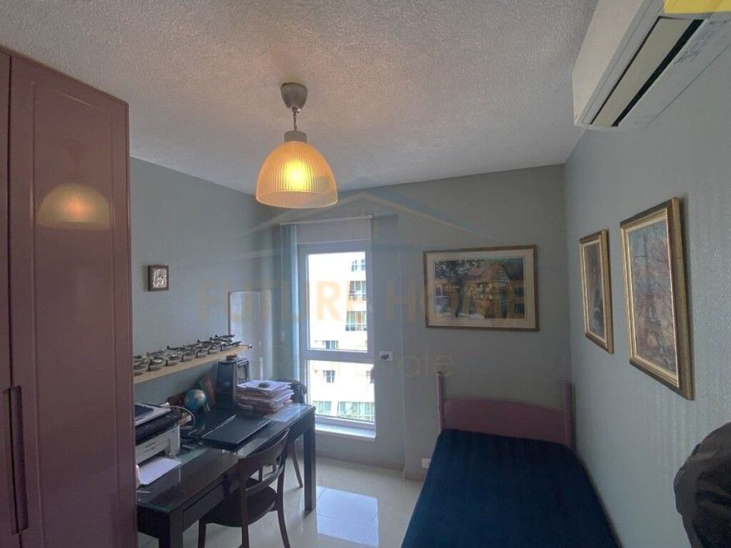 Shitet, Apartament 3+1, Kompleksi "Kontakt", 21 Dhjetori