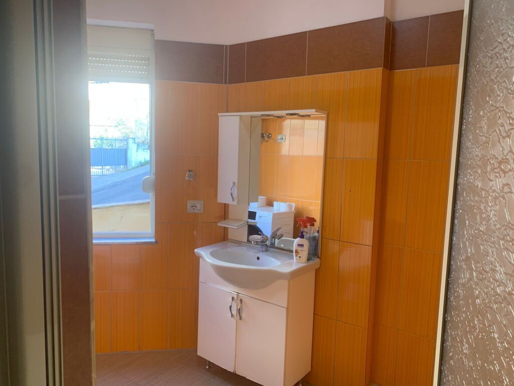 jepet me qera apartament 2+1+Ballkon Kati 2, 130 m² 450 € (FRESKU)