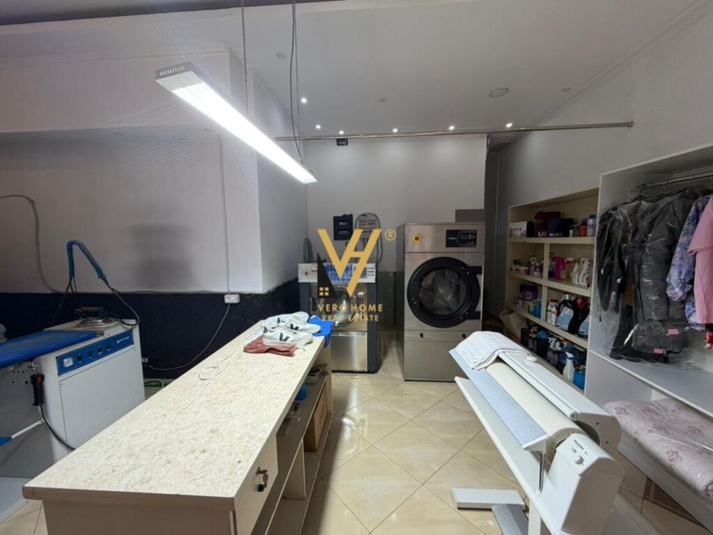 IN VENDITA ATTIVITÀ DI LAVANDERIA + PULIZIA A SECCO IN VIA GRAMOZ PASHKO 35.000 EURO