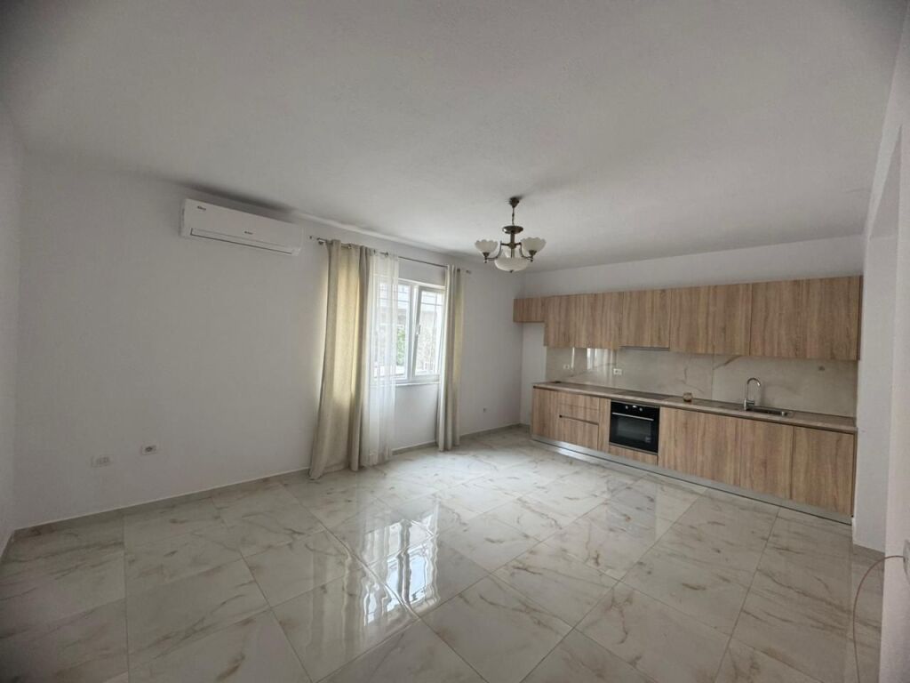 Appartamento in affitto 1+1+ balcone nella zona di Selita e Vogël !