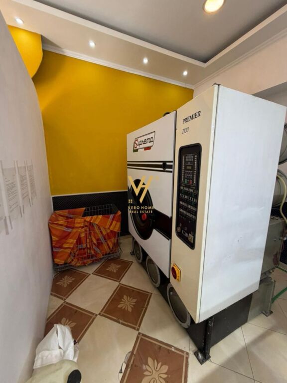 IN VENDITA ATTIVITÀ DI LAVANDERIA + PULIZIA A SECCO IN VIA GRAMOZ PASHKO 35.000 EURO
