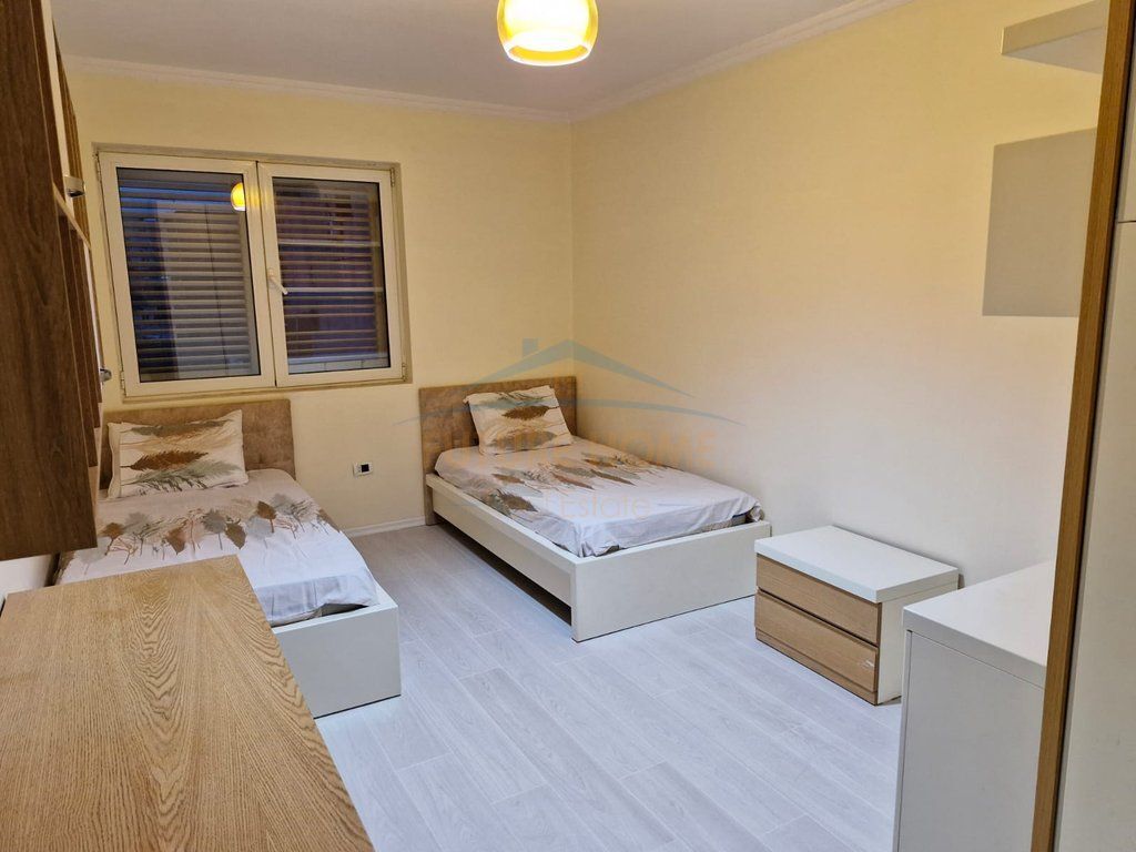 Shitet, Apartament 3+1+2, Porcelan, Tiranë