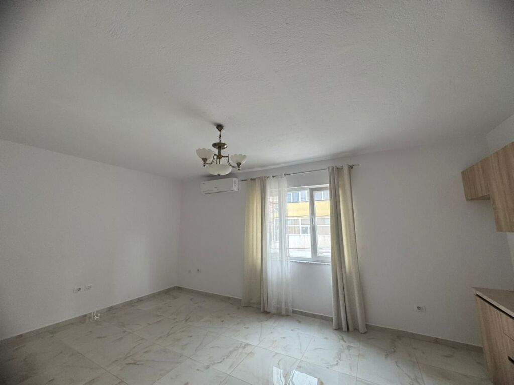 Appartamento in affitto 1+1+ balcone nella zona di Selita e Vogël !