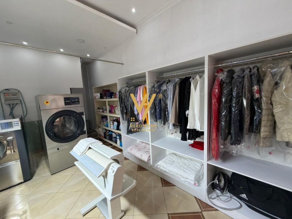 IN VENDITA ATTIVITÀ DI LAVANDERIA + PULIZIA A SECCO IN VIA GRAMOZ PASHKO 35.000 EURO