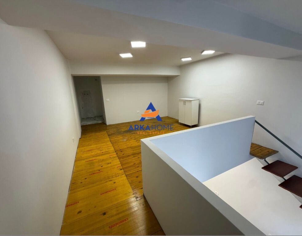 LOCALE UFFICIO IN AFFITTO +POSTO AUTO "IN VIA ELBASAN" 60000 LEKE
