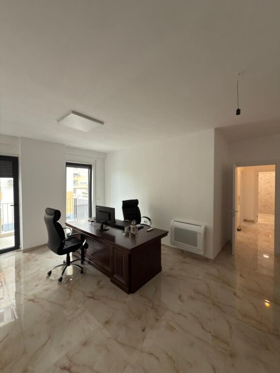 Appartamento 2+1 per ufficio Rrg Karl Gega