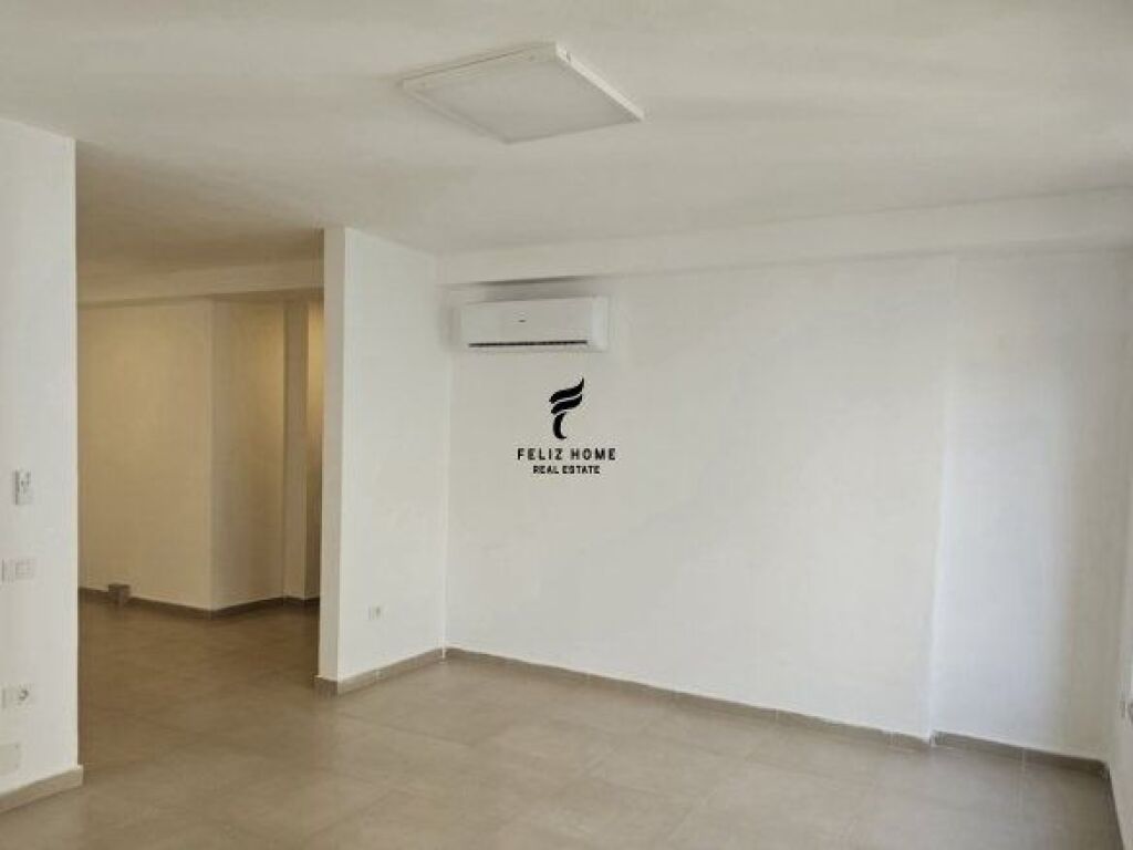 ZYRE ME QERA 74 M2 STADIUMI AIR ALBANIA 1.260 EURO FH-64949
