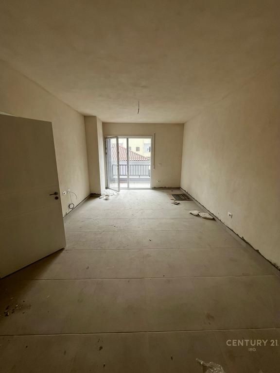 APARTAMENT 2+1 PER SHITJE / 5 MAJ